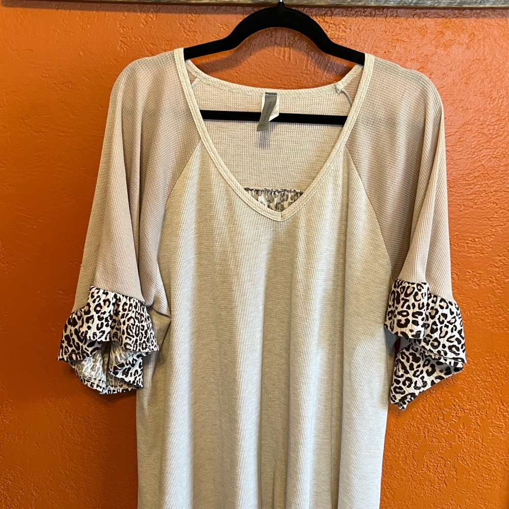 Honeyme Curvy leopard and‎ waffle weave v neck top XXL